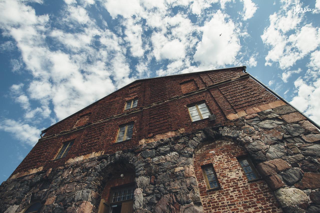 suomenlinna-pirunkirkon-juhlasali-katso-kuvat-ja-varaa-venuu-fi