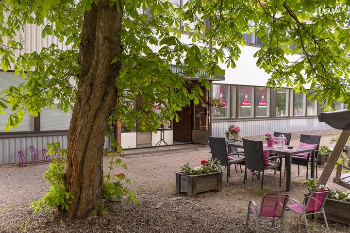 neljätoista vuotta täyttäneistä dating