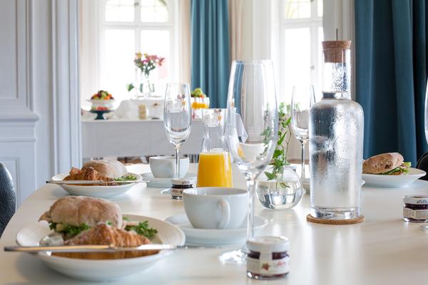 Lunch datum dating service
