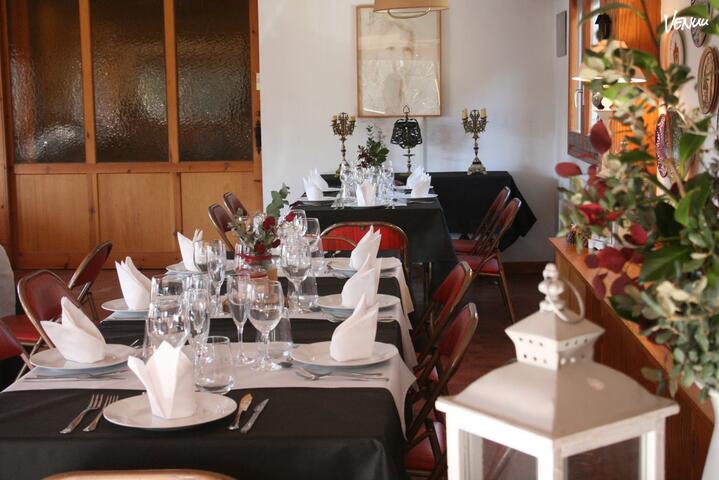 Finca Tabla Redonda / Salón de la chimenea - Reserva para - Venuu.com