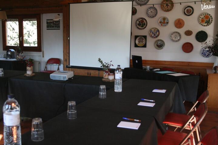 Finca Tabla Redonda / Salón de la chimenea - Reserva para - Venuu.com